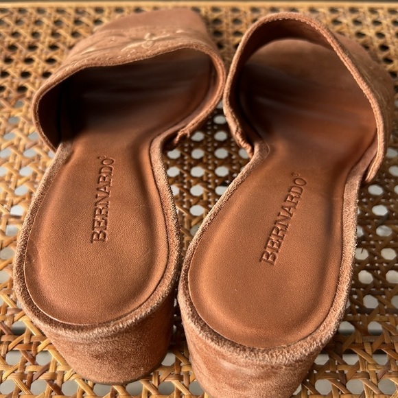 Bernardo Bailey Leather Embroidered Sandal - Picture 4 of 9